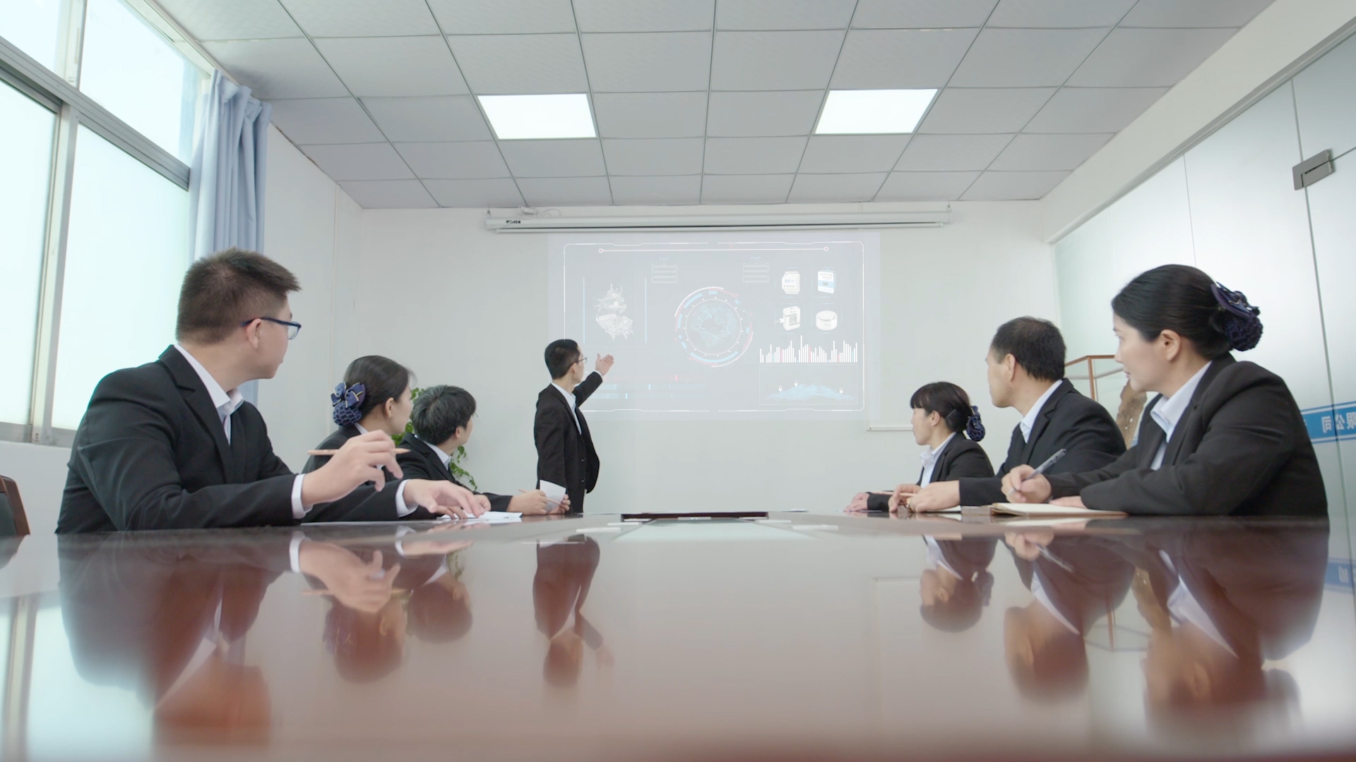 傳感器事業蒸蒸日上，布局未來廣闊的市場；